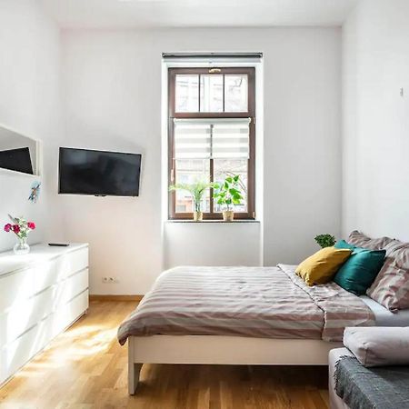 Discover Krakow Apartments - 5 Borowickiej St - Studio Next To Opera And Unity Centre クラクフ エクステリア 写真