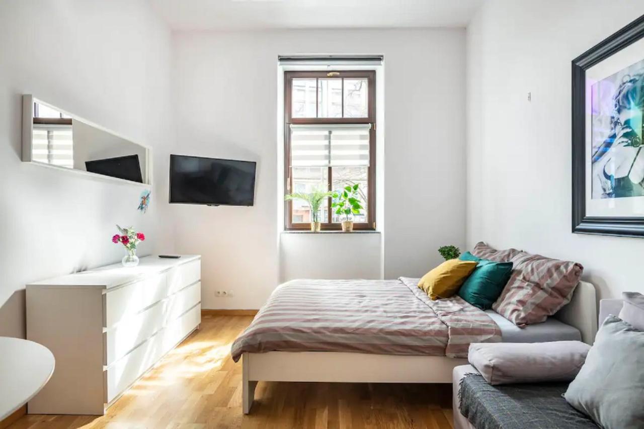 Discover Krakow Apartments - 5 Borowickiej St - Studio Next To Opera And Unity Centre クラクフ エクステリア 写真