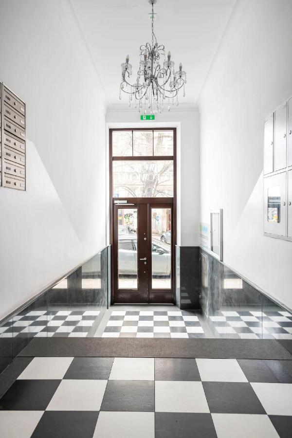 Discover Krakow Apartments - 5 Borowickiej St - Studio Next To Opera And Unity Centre クラクフ エクステリア 写真